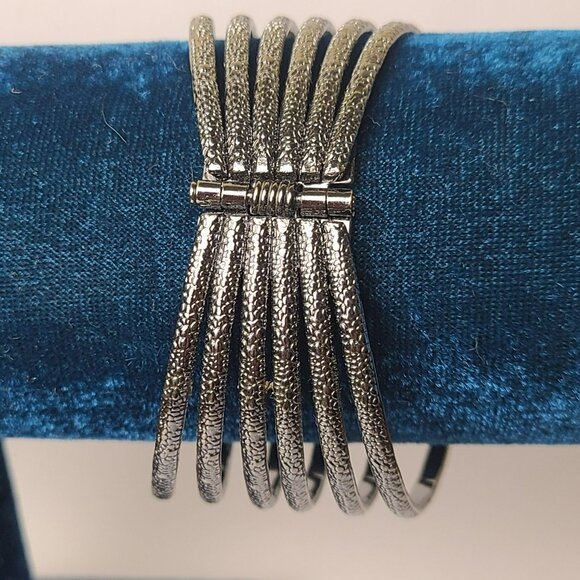 Antiqued Silver/Pewter-Tone Hammered Metal Wire Cuff Bracelet Fashion OSFM - Picture 5 of 9